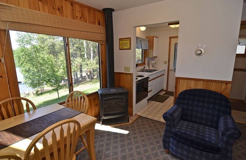 Iron River Cabin | Relaxing Lakeside Three-Bedroom at Delta Lodge - 10/10 Rated