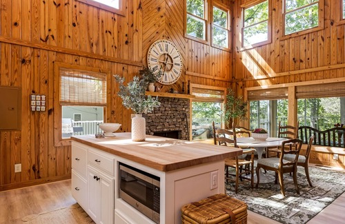 Silver Point House | Scenic 3 BR Lakeside Retreat by Hurricane Marina