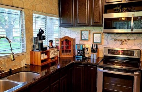 Los Fresnos House | Inviting Lakeside A-Frame with Deck & Spa Near South Padre