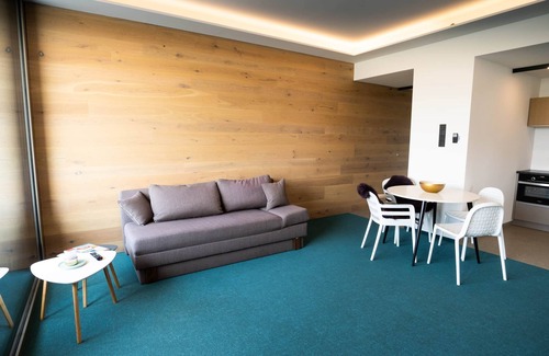 Zwenkau Apartment | Guest Rated: Lakeside Apartment 4 with Family-Friendly Amenities
