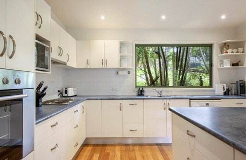 Macmasters Beach House | Discover Lakeside at Macmasters Beach: Family & Pet Friendly