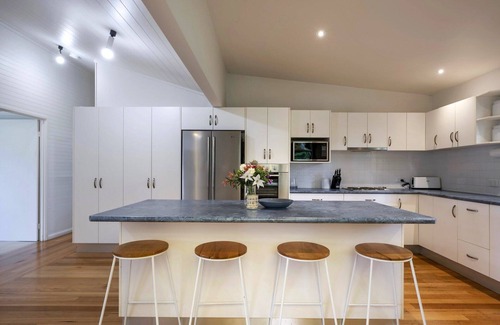 Macmasters Beach House | Discover Lakeside at Macmasters Beach: Family & Pet Friendly