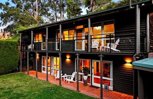 Macmasters Beach House | Discover Lakeside at Macmasters Beach: Family & Pet Friendly