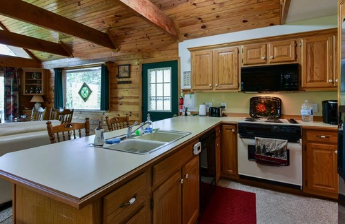 Golden House | Tranquil Lakeside Cabin with Loft & Ocean View, Rated 9.8