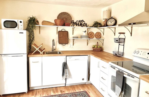 Cicero House | Lakeside Boutique Home 🔹 Hamilton County
