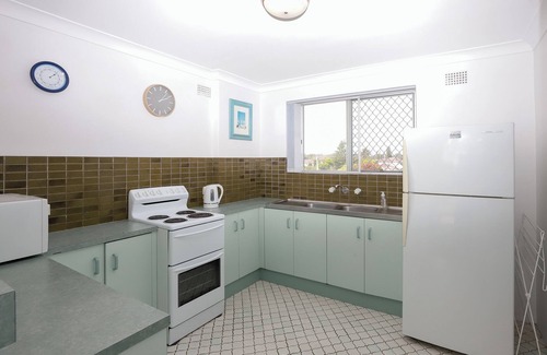 Forster Apartment | Serene Lakeside Retreat with Ocean Views & Family Amenities