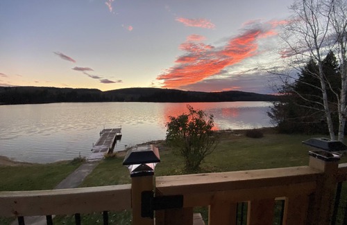 Chute-Saint-Philippe Ski Chalet | Idyllic Lakeside Cottage in the Upper Laurentians - 10/10!