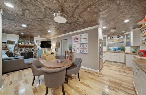 Vinita House | Lakefront Cabin Retreat at Check-In Bay with Pool & Views