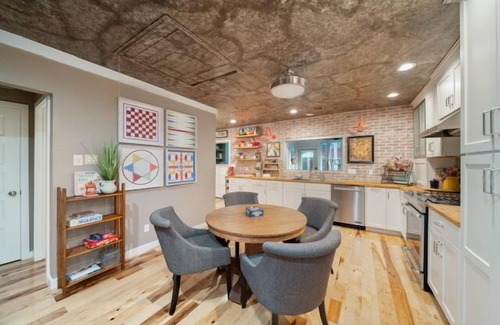 Vinita House | Lakefront Cabin Retreat at Check-In Bay with Pool & Views