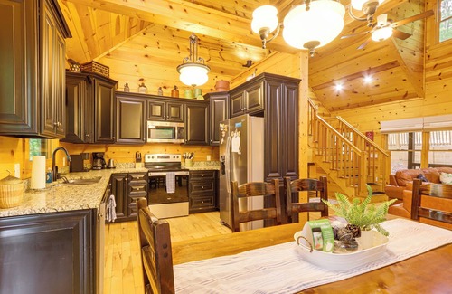 Walnut Mountain Cabin | Relaxing Lakeside Cabin in Ellijay with Game Room & Dock