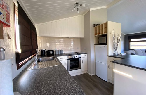 Bethersden Cabin | Idyllic Lakeside Cabin in Kentish Countryside - Perfect Retreat