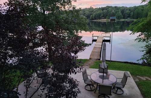 Brookport House | Idyllic Lakeside Cabin in Southern Illinois with Hot Tub