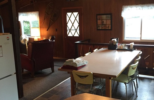 Eidelweiss Village Ski Chalet | Relaxing Lakeside Chalet Near White Mountains Attractions