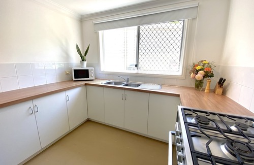 Baldivis Cottage | Tranquil Lakeside Cottage with Ocean and Lake Views