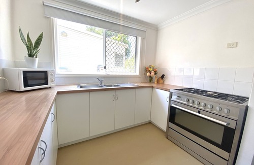 Baldivis Cottage | Tranquil Lakeside Cottage with Ocean and Lake Views