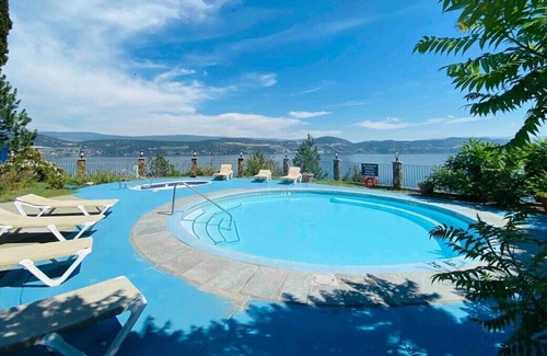 Central Okanagan Condo | Relaxing Lakeside Condo at Lake Okanagan Resort Awaits