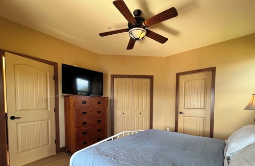 Central Okanagan Condo | Relaxing Lakeside Condo at Lake Okanagan Resort Awaits