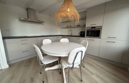 Nieuwe Niedorp Cottage | Inviting Lakeside Cottage De Rijd with Oceanfront Amenities