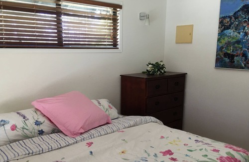 Woodford Cottage | Lakeside Cottage