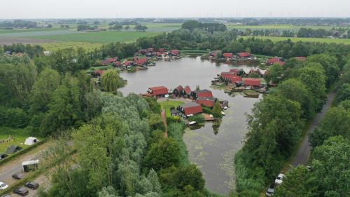 Nieuwe Niedorp House | Pet-Friendly Lakeside Cottage De Rijd with Pool Access