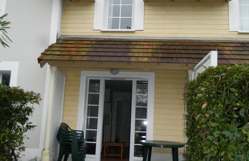 Marciac Condo | Top-Rated Lakeside Cottage with Pool & Family Amenities