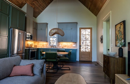 Jacksons' Gap House | Unforgettable Treetop Cottage with Spectacular Lake Views