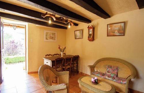 Chasteaux House | Stylish Cottage in Roziers with Terrace & Family-Friendly Perks