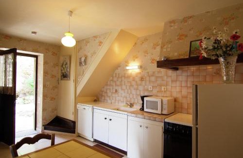Chasteaux House | Stylish Cottage in Roziers with Terrace & Family-Friendly Perks