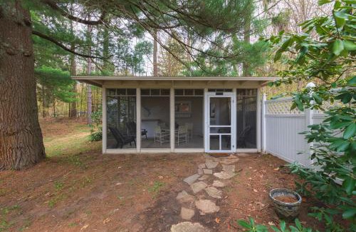 Fennville House | Idyllic Lakeside Cottage Near Westside County Park Access