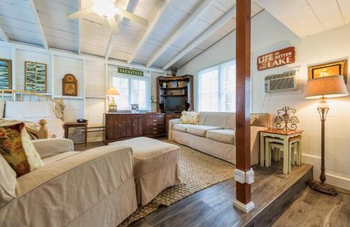 Fennville House | Idyllic Lakeside Cottage Near Westside County Park Access