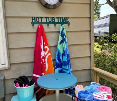 Scottsville House | Scenic Lakeside Cottage with 3 Bedrooms and Family Amenities