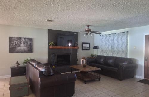Willis House | Lakeside Cove Retreat on Lake Conroe - Private Waterfront