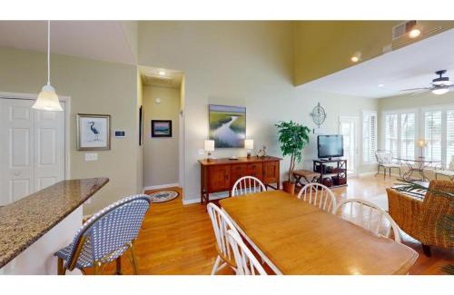 Litchfield by the Sea Villa | Experience Lakeside Delight at Villa Resort near Litchfield