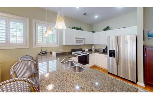 Litchfield by the Sea Villa | Experience Lakeside Delight at Villa Resort near Litchfield