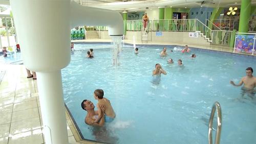 Berwick-upon-Tweed Resort | Pet-Friendly Retreat at Lakeside East 16 - Haggerston Castle