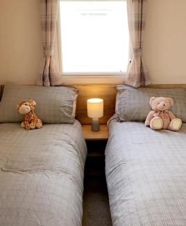 Berwick-upon-Tweed Resort | Pet-Friendly Retreat at Lakeside East 16 - Haggerston Castle