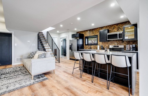 Kingsville House | Lakeside Escape