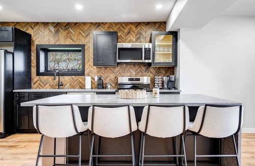 Kingsville House | Lakeside Escape