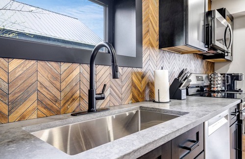 Kingsville House | Lakeside Escape