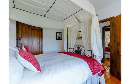 Endon Cottage | Tranquil Lakeside Escape with Pool and Spa Amenities