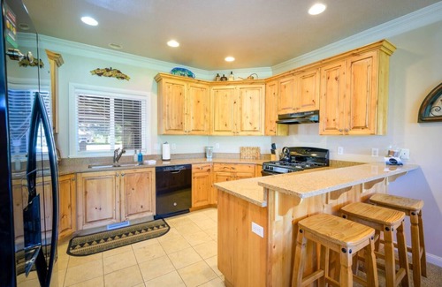 Ogden Condo | Relaxing Lakeside Escape with Resort-Style Amenities