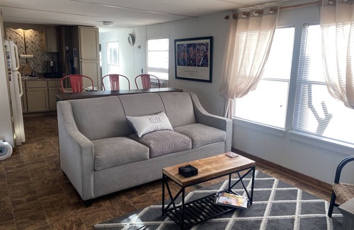 Leesburg House | Waterfront Cabin with Boat Lift & Top 9.4/10 Guest Rating