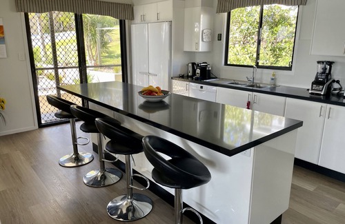 Balcolyn House | Scenic Lakeside Getaway with Incredible Waterfront Views