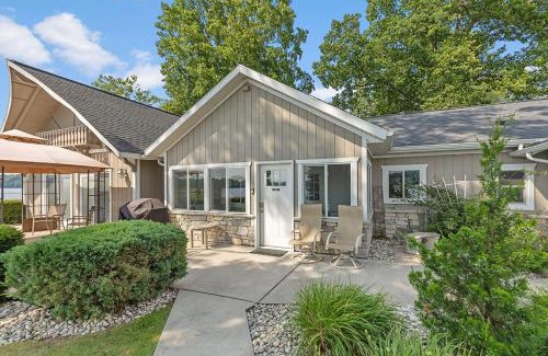 Newaygo Apartment | Idyllic Lakeside Cottage with Dock, Firepit & Bikes