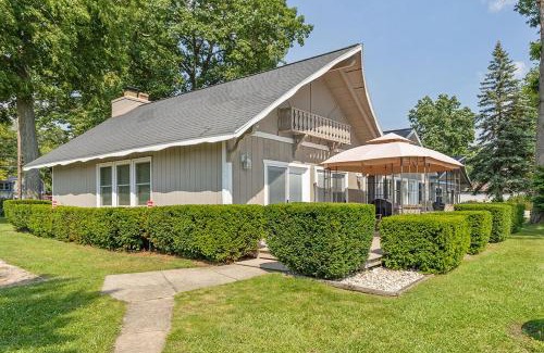 Newaygo Apartment | Idyllic Lakeside Cottage with Dock, Firepit & Bikes
