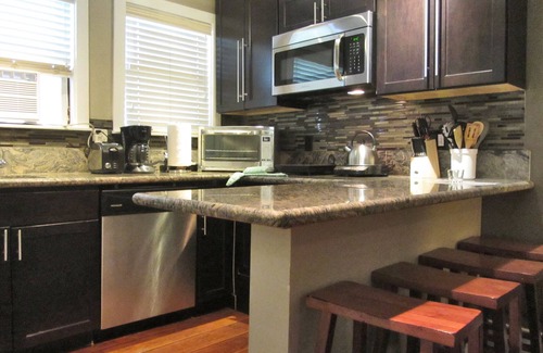 Lakeside Park Condo | Discover Lakeside Gondola Lodge: 4-Bedroom Suite Oasis