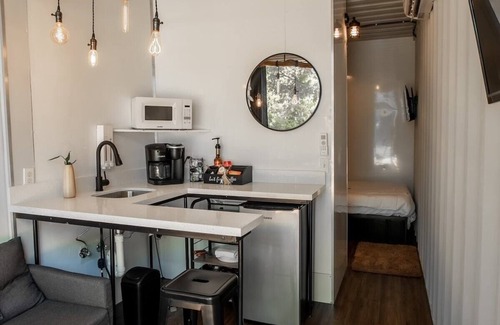 Lone Oak House | Pet-Friendly Lakeside Haven with Breakfast on Lake Tawakoni