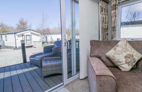 Yealand Conyers House | Family-Friendly Lakeside Haven: Pet Welcoming Retreat