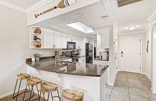Highland Lake Estates Condo | Lake View Retreat with Hot Tub and Pool Amenities