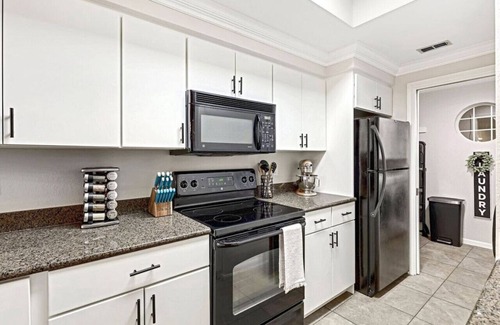 Highland Lake Estates Condo | Lake View Retreat with Hot Tub and Pool Amenities